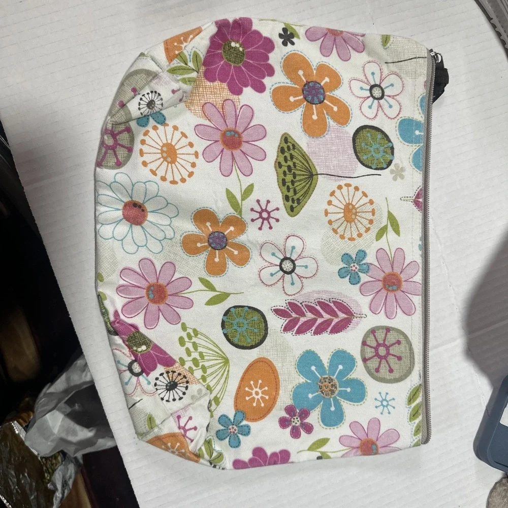 Thirty One Zipper Pouch NWOT